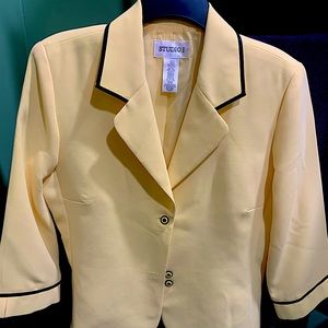 Yellow and black blazer size 12 made studio 1 it’s never been worn .